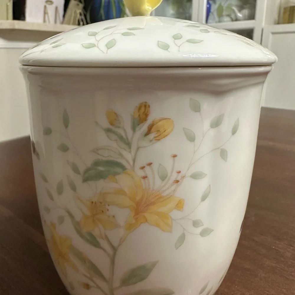 🧡Lenox Butterfly Meadow Collection Medium Porcelain Canister🧡 - Picture 4 of 13